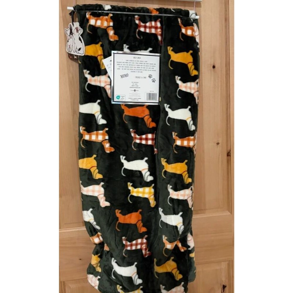Pickle & Dot Dachshund Print Plush Throw Blanket 50" x 60"